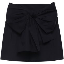 Szorty materiałowe Red Valentino TR0RFD00. Czarne szorty damskie Red Valentino, bez wzorów, z elastanu. W wyprzedaży za 759,00 zł.