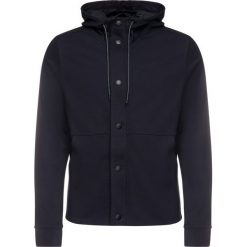 Kurtka przejściowa Pierre Cardin 54328/000/92433. Niebieskie kurtki męskie Pierre Cardin, m, bez wzorów, z elastanu, bez kaptura. W wyprzedaży za 309,00 zł.