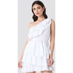 Linn Ahlborg x NA-KD Sukienka z falbankami - White. Białe sukienki mini Linn Ahlborg x NA-KD, z falbankami. Za 283,95 zł.