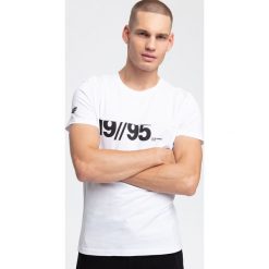 T-shirt męski TSM254 - biały. Białe koszulki męskie 4f, m, bez wzorów, bez kołnierzyka. W wyprzedaży za 29,99 zł.