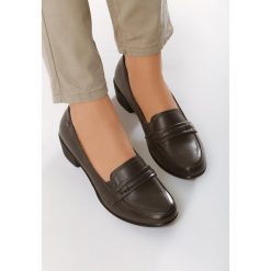 Ciemnoszare Półbuty Take Me Home. Szare półbuty damskie Born2be, bez wzorów, bez obcasa, bez zapięcia. W wyprzedaży za 49,99 zł.