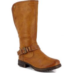 Kozaki "Carla" w kolorze jasnobrązowym. Brązowe buty zimowe damskie Kimberfeel, na płaskiej podeszwie. W wyprzedaży za 346,95 zł.
