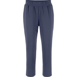 Spodnie 7/8 z kolekcji Maite Kelly bonprix jagodowy. Fioletowe spodnie damskie bonprix, z dresówki. Za 59,99 zł.