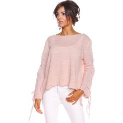 Sweter "Aimee" w kolorze jasnoróżowym. Różowe bez kategorii marki 100% Maille, s, z asymetrycznym kołnierzem. W wyprzedaży za 108,95 zł.