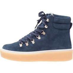 Buty zimowe damskie: KMB GENSI Botki na platformie jeans