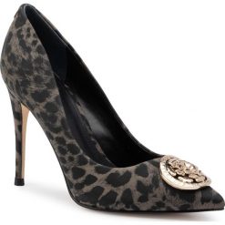 Szpilki GUESS - Outlet FL7OTL SUP08 LEOPARD. Szare półbuty damskie Guess, z aplikacjami, ze skóry ekologicznej, bez obcasa, na obcasie, bez zapięcia. W wyprzedaży za 499,00 zł.