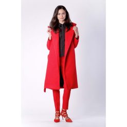 Elegancki Czerwony Płaszcz z Kapturem Przewiązany Paskiem. Czerwone kurtki damskie Molly.pl, na zimę, s, w paski, eleganckie. Za 259,90 zł.