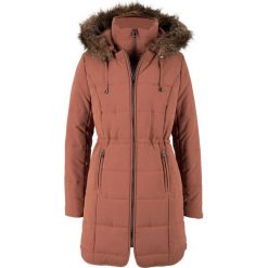 Krótki płaszcz z kapturem bonprix orzechowy. Pomarańczowe płaszcze damskie bonprix, krótkie. Za 239,99 zł.