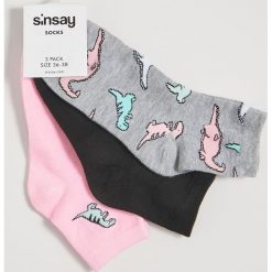Skarpetki stopki z dinozaurami - Wielobarwny. Skarpetki damskie Sinsay, bez wzorów. Za 9,99 zł.