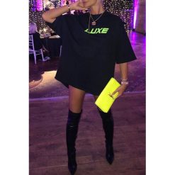 T-shirt damski FIDELMA BLACK. Czarne bluzki damskie IVET, z nadrukiem, bez kołnierzyka. W wyprzedaży za 39,00 zł.