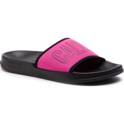 Klapki Calvin Klein Slide KW0KW00728. Różowe klapki damskie Calvin Klein, bez wzorów, bez obcasa. W wyprzedaży za 99,00 zł.