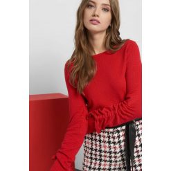 Sweter z fakturą i wiązaniem. Czerwone swetry klasyczne damskie Orsay, xs, z dzianiny. Za 79,99 zł.