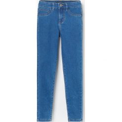 Spodnie jeansowe skinny fit - Niebieski. Niebieskie spodnie damskie Reserved, bez wzorów, z jeansu. Za 55,99 zł.