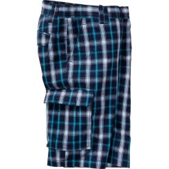 Bermudy bojówki Regular Fit bonprix ciemnoniebiesko-biały w kratę. Niebieskie spodenki i szorty męskie bonprix, m, bez wzorów, klasyczne. Za 109,99 zł.