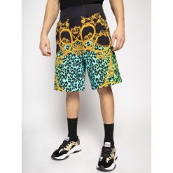 Szorty sportowe Versace Jeans Couture A4GVA1ME. Spodenki sportowe męskie Versace Jeans Couture, m, bez wzorów, z bawełny, sportowe. W wyprzedaży za 959,00 zł.