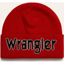 Wrangler - Czapka. Czerwone czapki męskie Wrangler, na zimę, bez wzorów, z dzianiny. W wyprzedaży za 59,90 zł.