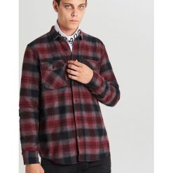 Koszula w kratę - Bordowy. Czerwone koszule męskie Cropp, s. W wyprzedaży za 15,99 zł.