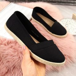 Espadryle tekstylne slip on czarne McKeylor - czarny. Czarne espadryle damskie McKeylor, bez wzorów, bez zapięcia. Za 49,99 zł.