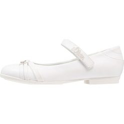 S.Oliver RED LABEL Baleriny z zapięciem white. Białe baleriny dziewczęce marki s.Oliver RED LABEL, z materiału. Za 129,00 zł.