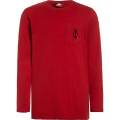 Scotch Shrunk LONG SLEEVE WITH SMALL ARTWORK Bluzka z długim rękawem chili pepper red. Czerwone bluzki dziewczęce bawełniane marki Scotch Shrunk, z długim rękawem. W wyprzedaży za 134,10 zł.