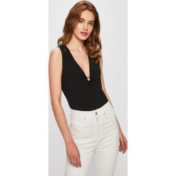 Guess Jeans - Top. Czarne bluzki damskie Guess Jeans, s, z aplikacjami, z bawełny, bez kołnierzyka, bez rękawów. W wyprzedaży za 139,90 zł.