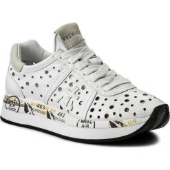 Sneakersy PREMIATA - Conny 2967 Biały. Białe półbuty damskie marki Premiata, bez wzorów, ze skóry, bez obcasa, na koturnie, bez zapięcia. Za 869,00 zł.