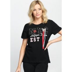 Czarny T-shirt Just a Feeling. Bluzki damskie Born2be. Za 19,99 zł.