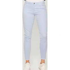 Spodnie super skinny - Biały. Białe spodnie damskie Mohito. Za 79,99 zł.