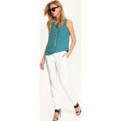 Spodnie długie damskie. Białe spodnie damskie Top Secret, bez wzorów, z tkaniny, eleganckie, długie. W wyprzedaży za 54,99 zł.