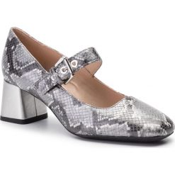 Półbuty GEOX - D Seyla F D928VF 0041 C1010 Lt Grey. Szare półbuty damskie Geox, bez wzorów, ze skóry, eleganckie, bez obcasa, na obcasie, bez zapięcia. W wyprzedaży za 279,00 zł.
