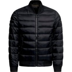 Kurtka bomber Karl Lagerfeld 505050 592540. Czarne kurtki męskie KARL LAGERFELD, m, bez wzorów, z poliamidu, bez kaptura. W wyprzedaży za 499,00 zł.