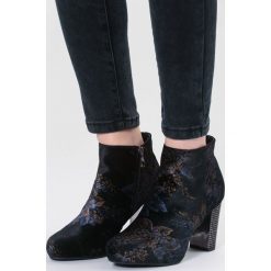 Czarne Botki Experience. Czarne botki damskie lity other, na jesień, z materiału, na wysokim obcasie, na zamek. Za 159,99 zł.