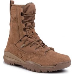 Buty NIKE - Sfb Field 2.8" Leather AQ1202 900 Coyote/Coyote. Pomarańczowe półbuty męskie Nike, na co dzień, bez wzorów, ze skóry, bez zapięcia. W wyprzedaży za 649,00 zł.