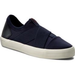 Sneakersy GANT - Mary 14578639 Marine G69. Niebieskie półbuty damskie GANT, na co dzień, bez wzorów, ze skóry ekologicznej, marine, bez obcasa, na płaskiej podeszwie, bez zapięcia. W wyprzedaży za 219,00 zł.
