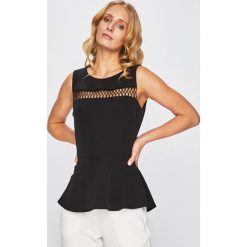 Guess Jeans - Top. Czarne bluzki damskie s, z aplikacjami, z elastanu, z okrągłym kołnierzem. W wyprzedaży za 159,90 zł.