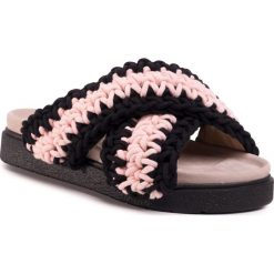 Klapki INUIKII - Woven 70104-005 Rose/Black. Różowe klapki damskie Inuikii, bez wzorów, ze skóry, bez obcasa. W wyprzedaży za 709,00 zł.