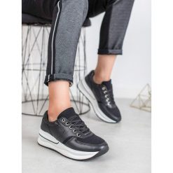 SZNUROWANE BUTY SPORTOWE. Białe buty sportowe damskie SHELOVET, bez wzorów, sportowe. Za 65,90 zł.