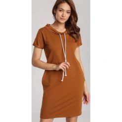 Camelowa Sukienka Physaphite. Brązowe sukienki damskie Renee, s, bez wzorów, z dzianiny, bez kołnierzyka, bez rękawów. Za 69,99 zł.