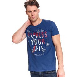 T-shirt z nadrukiem. Niebieskie t-shirty męskie na zimę, m, z nadrukiem, z bawełny, klasyczne, krótkie. W wyprzedaży za 19,99 zł.