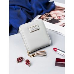 Mały portfel damski Milano Design szary - szary. Szare portfele damskie MILANO DESIGN, bez wzorów, ze skóry. Za 19,99 zł.