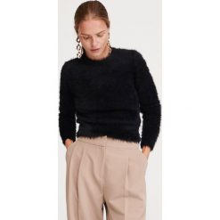 Pluszowy sweter - Czarny. Czarne swetry damskie Reserved, s, bez wzorów, bez rękawów, bez kaptura. W wyprzedaży za 59,99 zł.