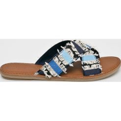 Toms - Klapki Viv. Niebieskie klapki damskie Toms, bez wzorów, z gumy, bez obcasa. W wyprzedaży za 149,90 zł.