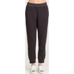 SPODNIE CLAUDIA Guess. Spodnie damskie Guess. Za 369,00 zł.