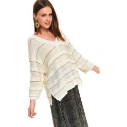 LUŹNY SWETER W PASY. Brązowe swetry damskie Top Secret, na zimę, w paski, z dzianiny, bez rękawów, bez kaptura. W wyprzedaży za 69,99 zł.