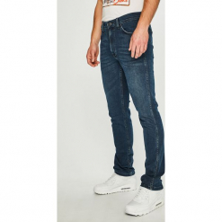 Wrangler - Jeansy Greensboro. Niebieskie jeansy męskie regular Wrangler. Za 329,90 zł.