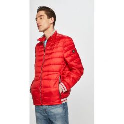 Pierre Cardin - Kurtka. Czerwone płaszcze męskie Pierre Cardin, bez wzorów, z poliesteru, krótkie, bez kaptura. W wyprzedaży za 479,90 zł.