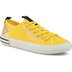 Tenisówki GUESS - Nettuno Low FM6NTL FAB12 YELLO. Żółte półbuty męskie Guess, z aplikacjami, z gumy, klasyczne, bez zapięcia. W wyprzedaży za 359,00 zł.