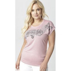 Jasnoróżowa Bluzka Dorithusa. Różowe bluzki damskie Born2be, xl, bez wzorów, bez kołnierzyka, bez rękawów. W wyprzedaży za 34,99 zł.