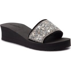 Klapki GIOSEPPO - Glyka 48030 Black. Czarne klapki damskie Gioseppo, z aplikacjami, z tworzywa sztucznego, bez obcasa, na obcasie. Za 149,00 zł.