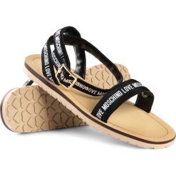 Sandały Love Moschino. Sandały damskie bez wzorów, bez obcasa, bez zapięcia. Za 439,00 zł.
